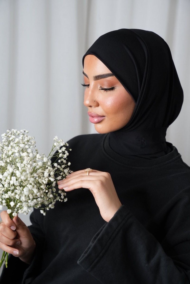 Hijab jersey premium brodé main noir total BySB Signature